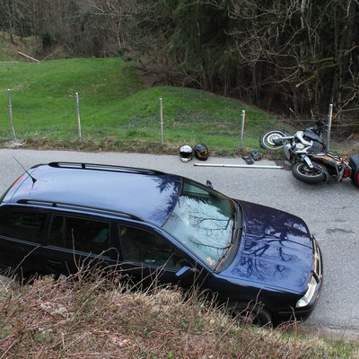 Eggerstanden - Frontalkollision Zwischen Auto Und Motorrad — Appenzell ...