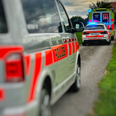 Einsatzfahrzeuge 117 und 144. Vergrösserte Ansicht